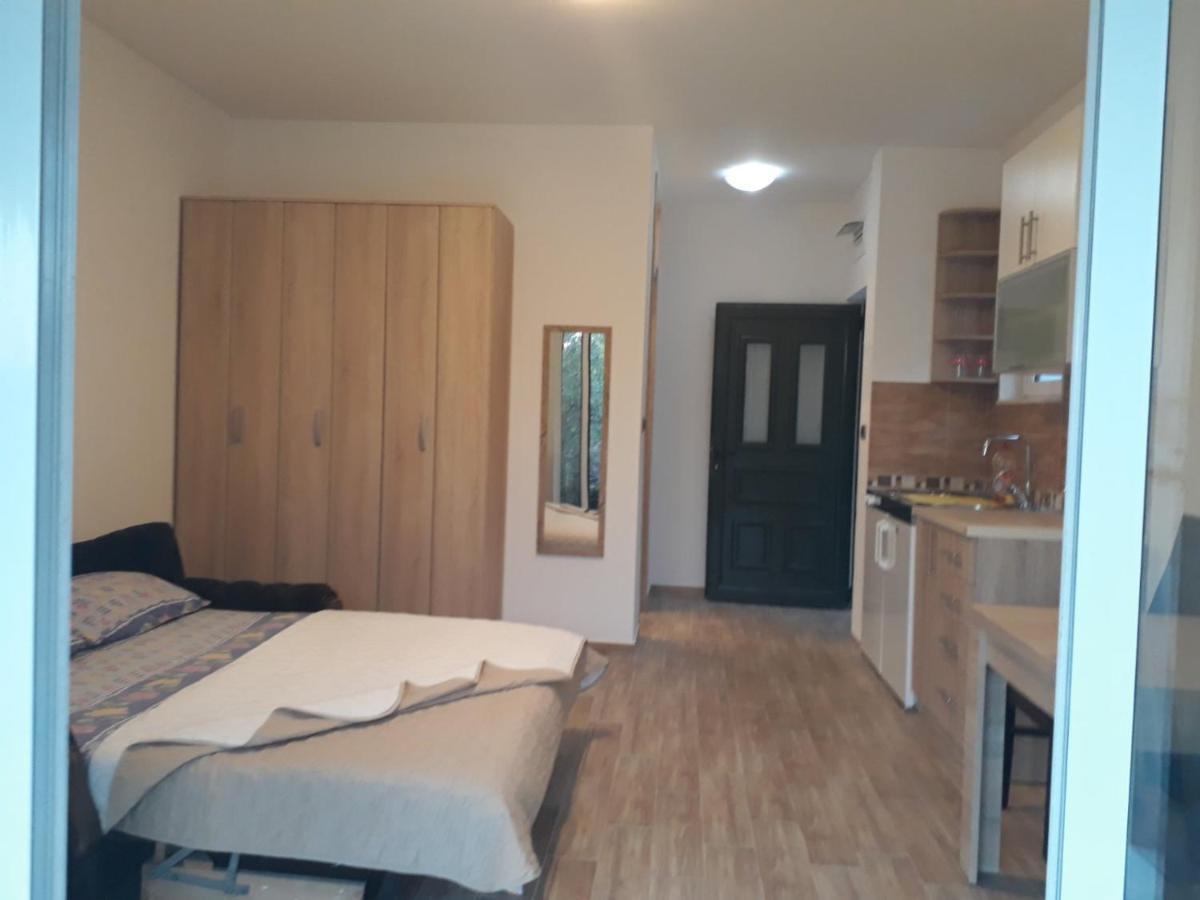 Apartmani Andrea Studio Херцег-Нови Экстерьер фото