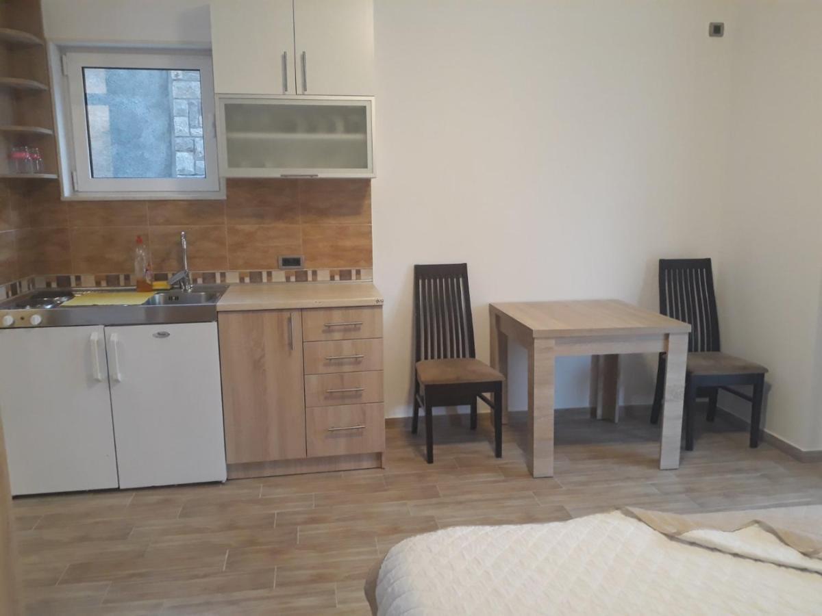 Apartmani Andrea Studio Херцег-Нови Экстерьер фото